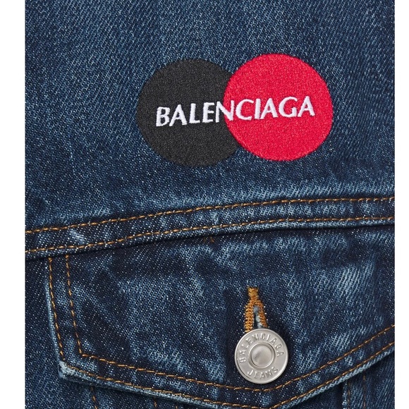 BALENCIAGA
Oversized embroidered faded denim - Picture 4 of 15